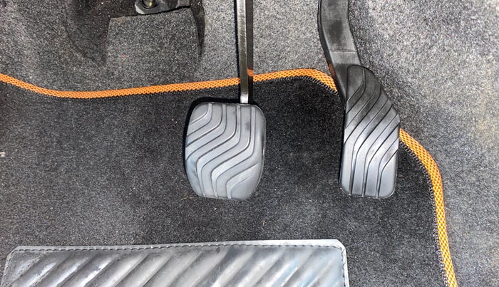 2017 Renault Kwid CLIMBER 1.0 AMT, Petrol, Automatic, 19,505 km, Pedals