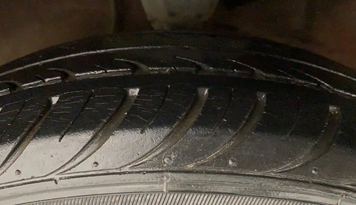 2012 Hyundai i10 ERA 1.1, Petrol, Manual, 27,306 km, Left Front Tyre Tread
