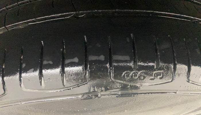 2013 Volkswagen Vento COMFORTLINE DIESEL 1.6, Diesel, Manual, 1,23,502 km, Left Rear Tyre Tread