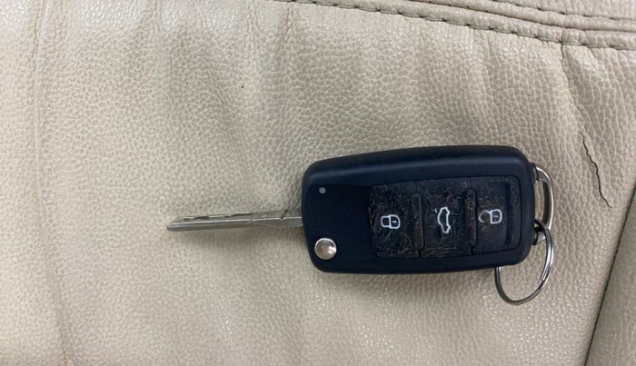 2013 Volkswagen Vento COMFORTLINE DIESEL 1.6, Diesel, Manual, 1,23,502 km, Key Close Up