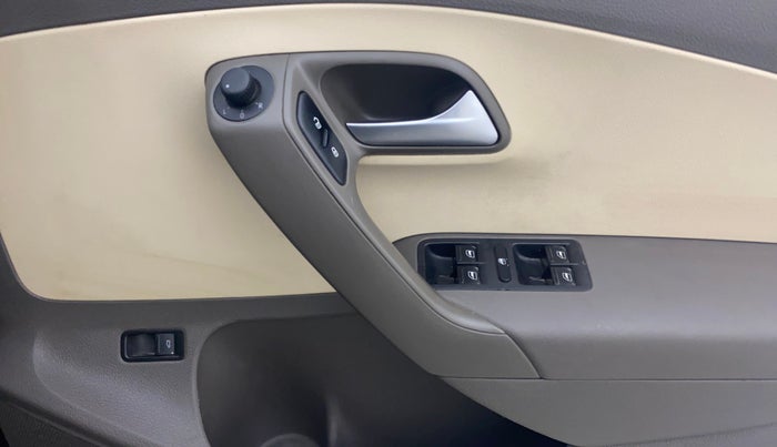 2013 Volkswagen Vento COMFORTLINE DIESEL 1.6, Diesel, Manual, 1,23,502 km, Driver Side Door Panels Control