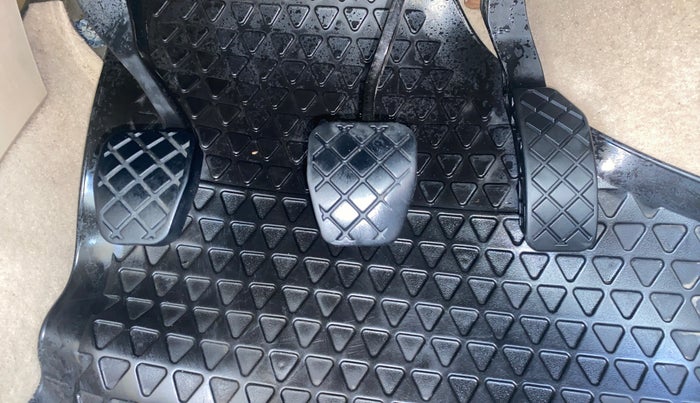 2013 Volkswagen Vento COMFORTLINE DIESEL 1.6, Diesel, Manual, 1,23,502 km, Pedals