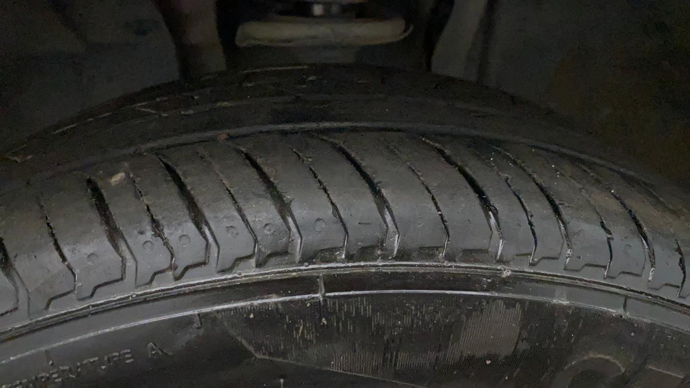 2021 Nissan MAGNITE XV PREMIUM DUAL TONE, Petrol, Manual, 92,235 km, Left Front Tyre Tread