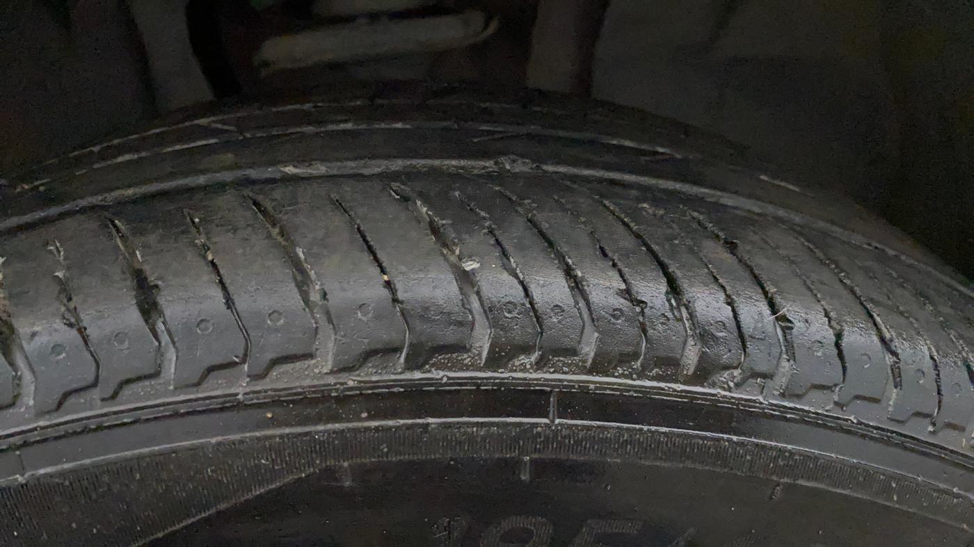 2021 Nissan MAGNITE XV PREMIUM DUAL TONE, Petrol, Manual, 92,235 km, Right Front Tyre Tread