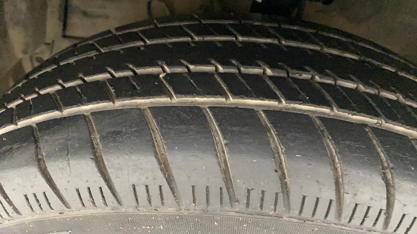 2012 Maruti Swift Dzire ZXI, Petrol, Manual, 1,08,955 km, Left Front Tyre Tread