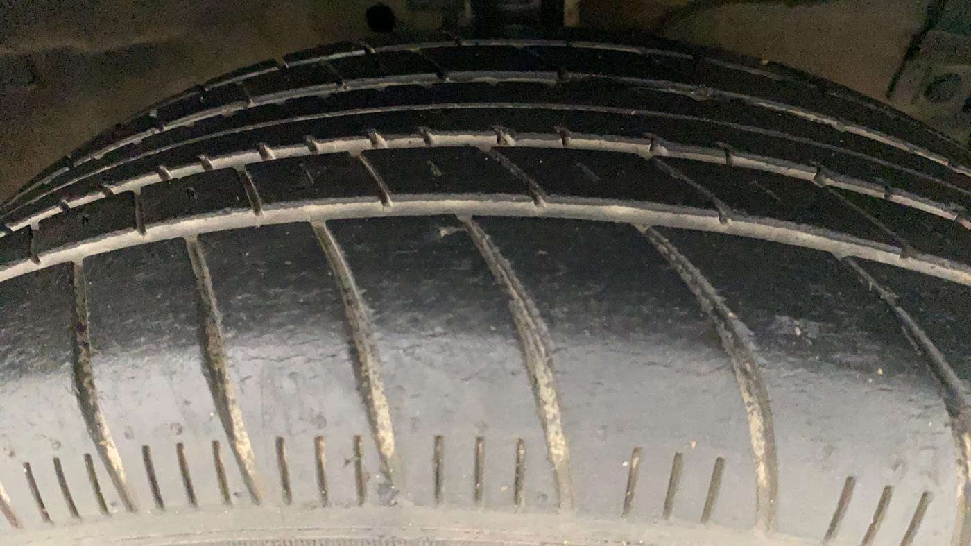 2012 Maruti Swift Dzire ZXI, Petrol, Manual, 1,08,955 km, Right Front Tyre Tread