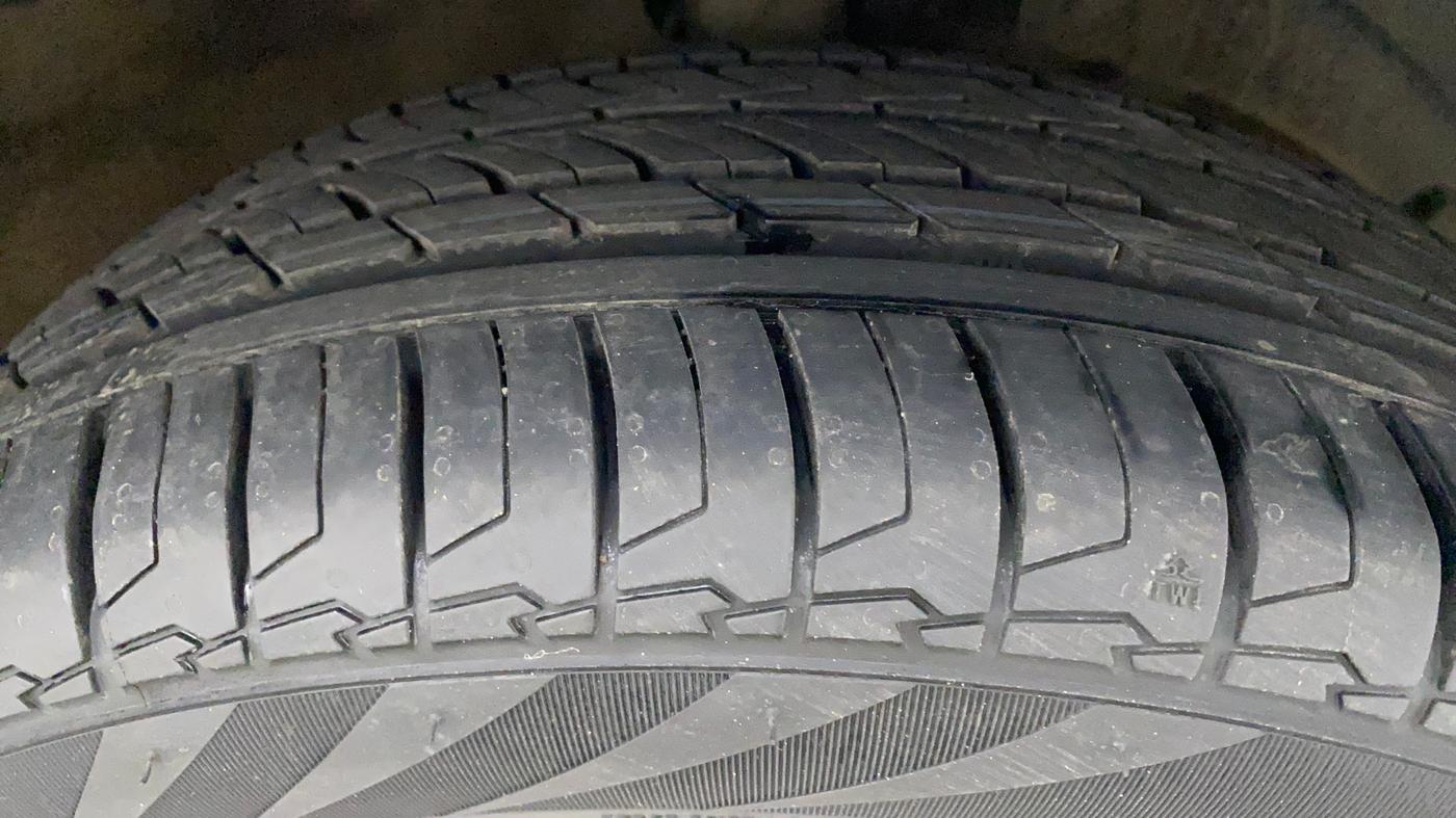 2015 Maruti Baleno ALPHA PETROL 1.2, Petrol, Manual, 61,855 km, Right Front Tyre Tread