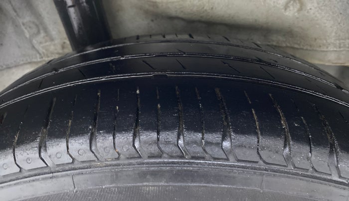 2016 Honda Jazz 1.2 V AT, Petrol, Automatic, 94,950 km, Right Rear Tyre Tread