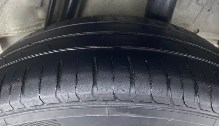 2016 Honda Jazz 1.2 V AT, Petrol, Automatic, 94,950 km, Left Rear Tyre Tread