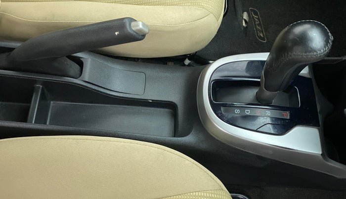 2016 Honda Jazz 1.2 V AT, Petrol, Automatic, 94,950 km, Gear Lever