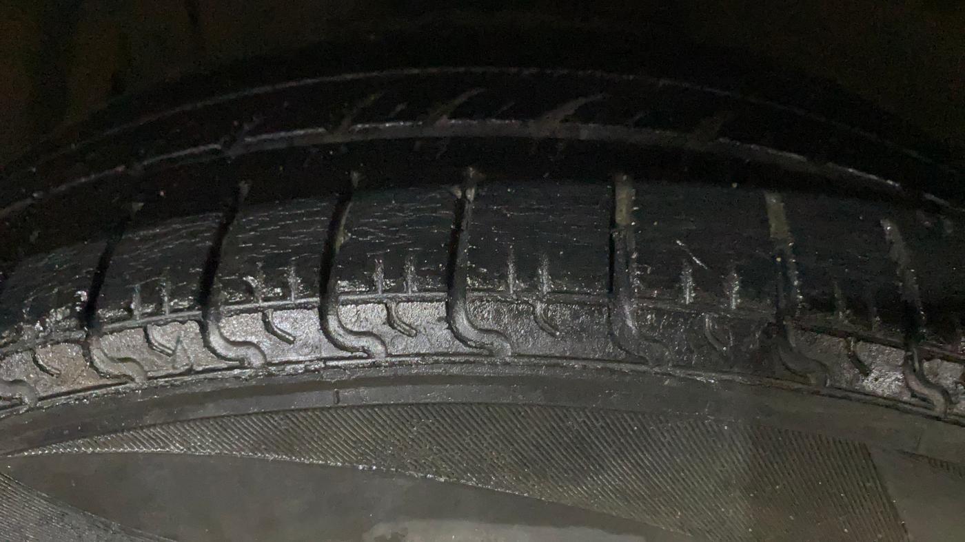2020 Maruti Ciaz ALPHA 1.5 SHVS PETROL, Petrol, Manual, 1,06,322 km, Left Front Tyre Tread
