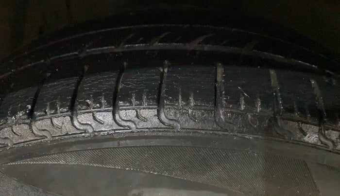2020 Maruti Ciaz ALPHA 1.5 SHVS PETROL, Petrol, Manual, 1,06,294 km, Left Front Tyre Tread