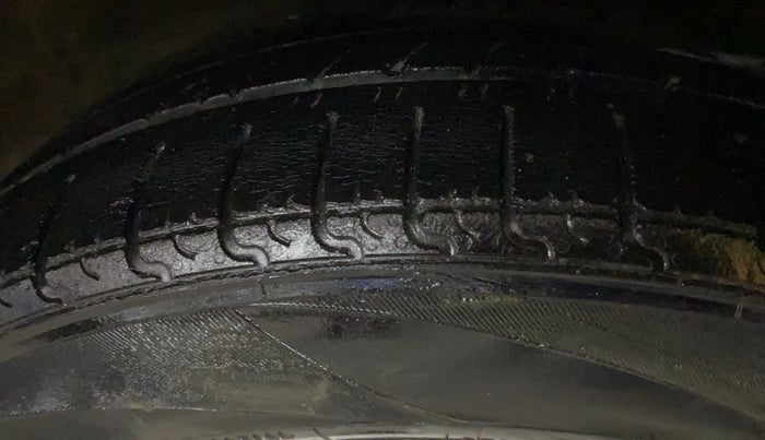 2020 Maruti Ciaz ALPHA 1.5 SHVS PETROL, Petrol, Manual, 1,06,294 km, Right Front Tyre Tread
