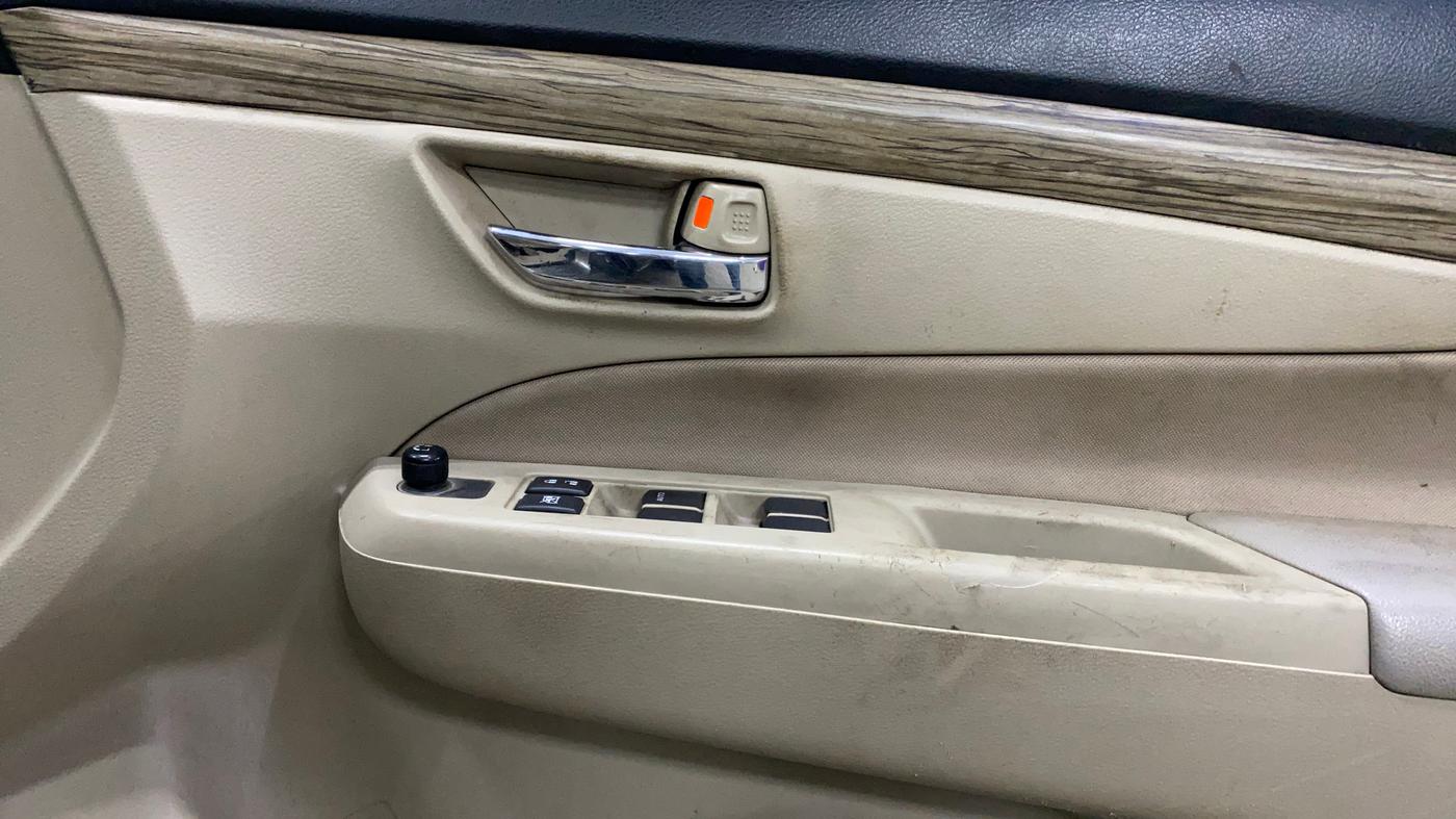 2020 Maruti Ciaz ALPHA 1.5 SHVS PETROL, Petrol, Manual, 1,06,322 km, Driver Side Door Panels Control