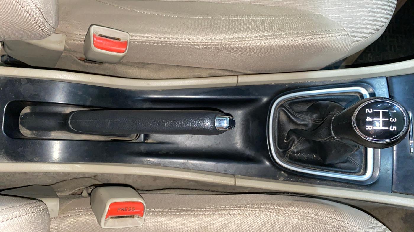 2020 Maruti Ciaz ALPHA 1.5 SHVS PETROL, Petrol, Manual, 1,06,322 km, Gear Lever