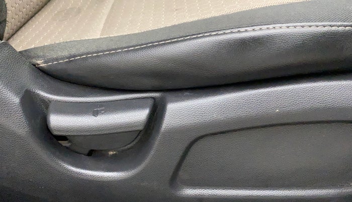 2017 Hyundai Elite i20 ERA 1.2, Petrol, Manual, 37,473 km, Driver Side Adjustment Panel