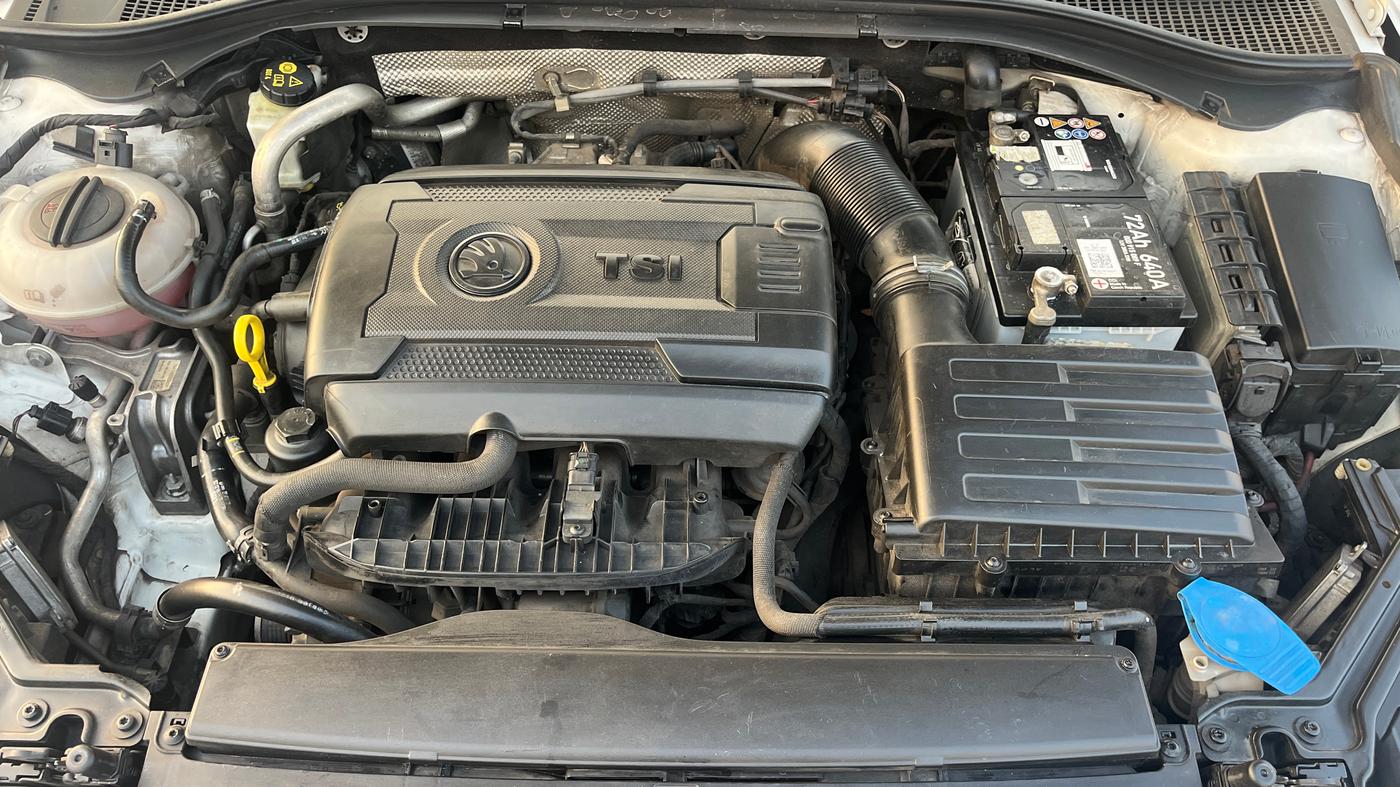 2016 Skoda Superb L&K 1.8 TSI AT, Petrol, Automatic, 90,770 km, Engine View