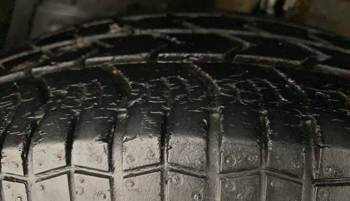 2017 Maruti Swift VXI, Petrol, Manual, 58,683 km, Left Front Tyre Tread
