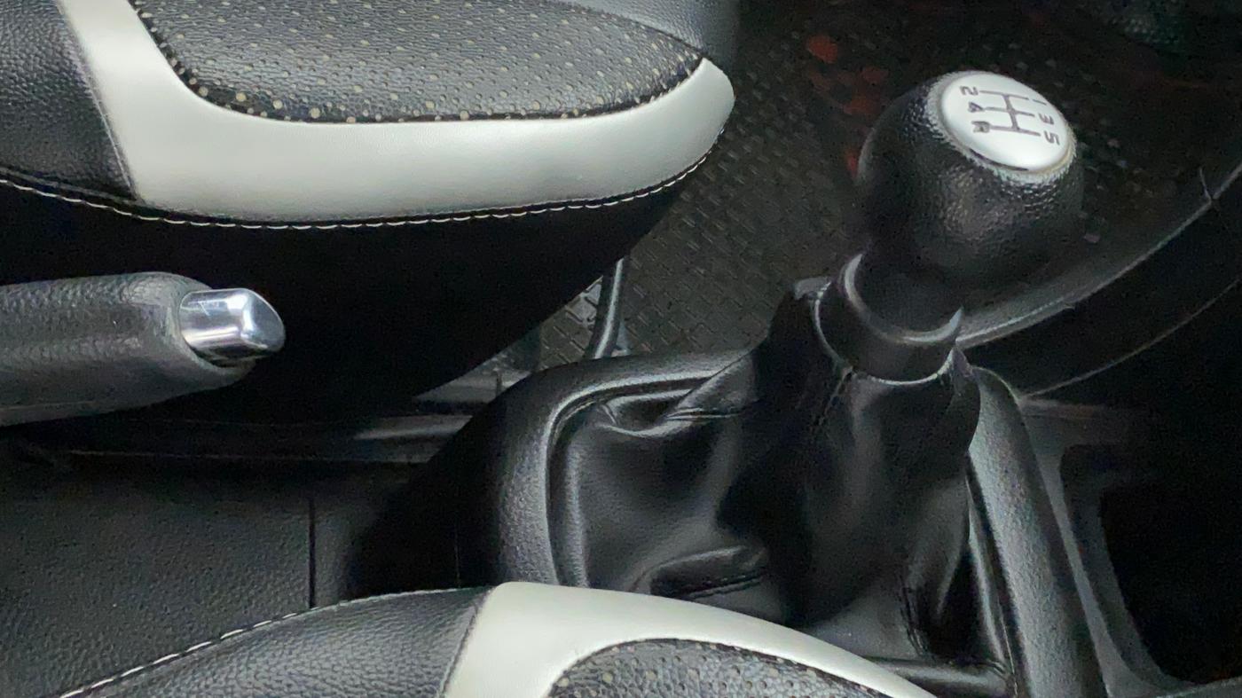2017 Maruti Swift VXI, Petrol, Manual, 58,683 km, Gear Lever
