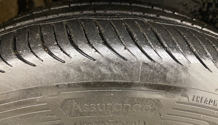 2013 Volkswagen Polo HIGHLINE DIESEL, Diesel, Manual, 86,369 km, Right Front Tyre Tread