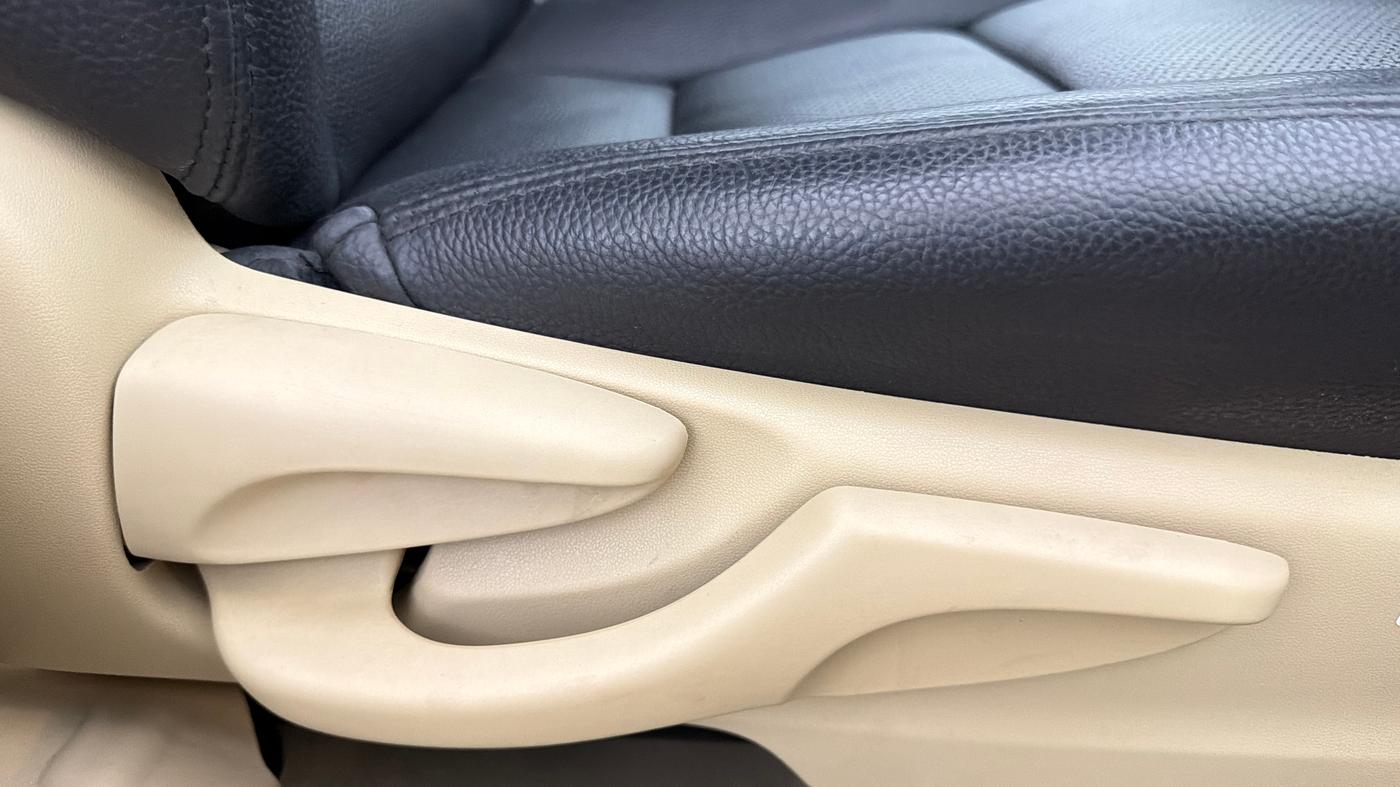 2019 Toyota YARIS G CVT, Petrol, Automatic, 52,425 km, Driver Side Adjustment Panel
