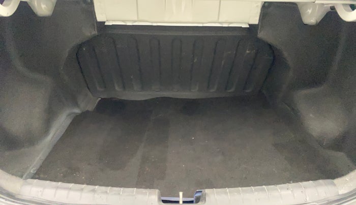 2017 Hyundai Xcent SX 1.2, Petrol, Manual, 79,971 km, Boot Inside