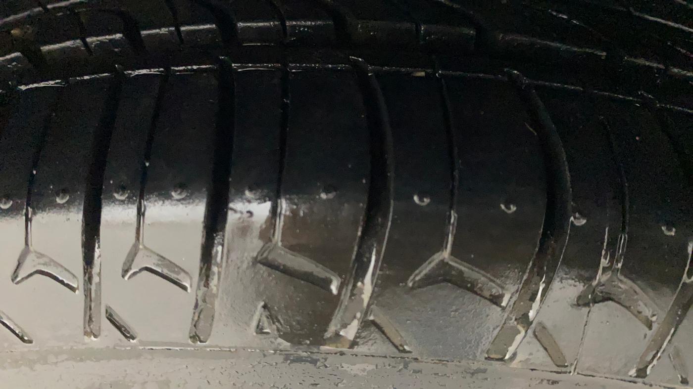 2017 Hyundai Xcent SX 1.2, Petrol, Manual, 79,971 km, Right Front Tyre Tread