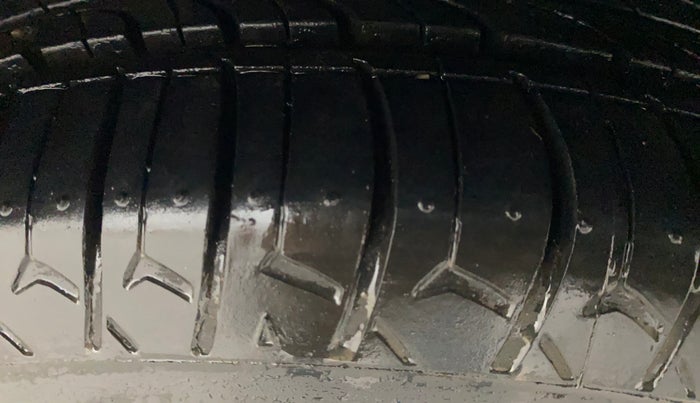 2017 Hyundai Xcent SX 1.2, Petrol, Manual, 79,971 km, Right Front Tyre Tread