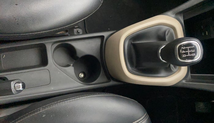 2017 Hyundai Xcent SX 1.2, Petrol, Manual, 79,971 km, Gear Lever