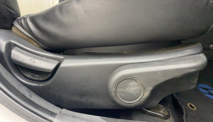 2017 Hyundai Xcent SX 1.2, Petrol, Manual, 79,971 km, Driver Side Adjustment Panel