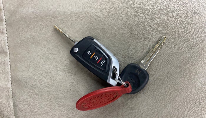 2017 Hyundai Xcent SX 1.2, Petrol, Manual, 79,971 km, Key Close Up