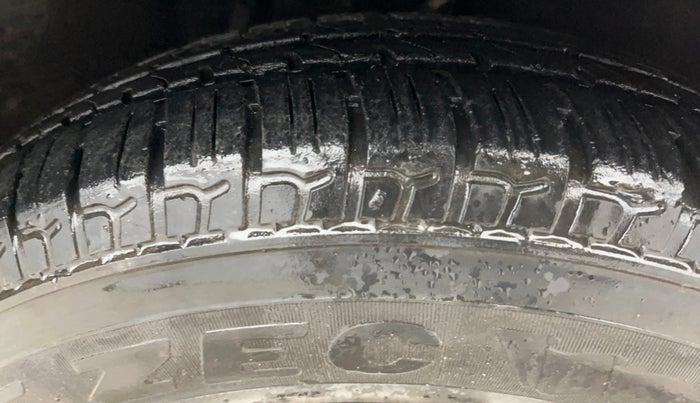 2014 Hyundai i10 MAGNA 1.1, Petrol, Manual, 10,574 km, Right Front Tyre Tread