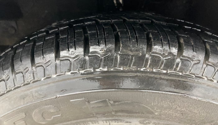 2014 Hyundai i10 MAGNA 1.1, Petrol, Manual, 10,574 km, Left Front Tyre Tread