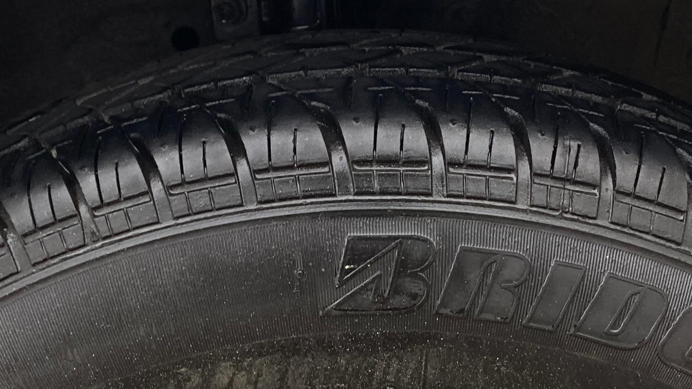 2017 Maruti Swift VXI, Petrol, Manual, 68,396 km, Right Front Tyre Tread
