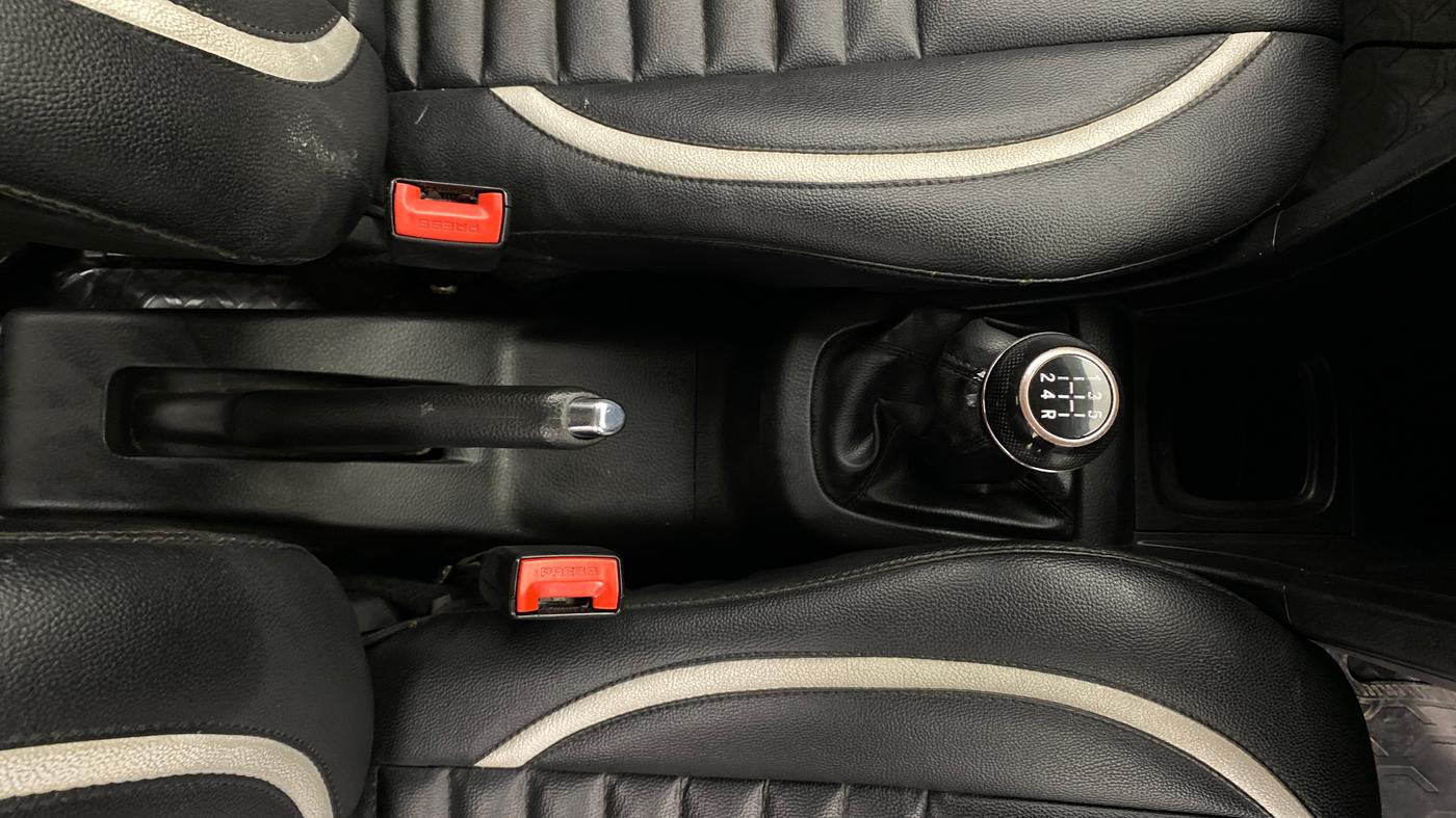 2017 Maruti Swift VXI, Petrol, Manual, 68,396 km, Gear Lever