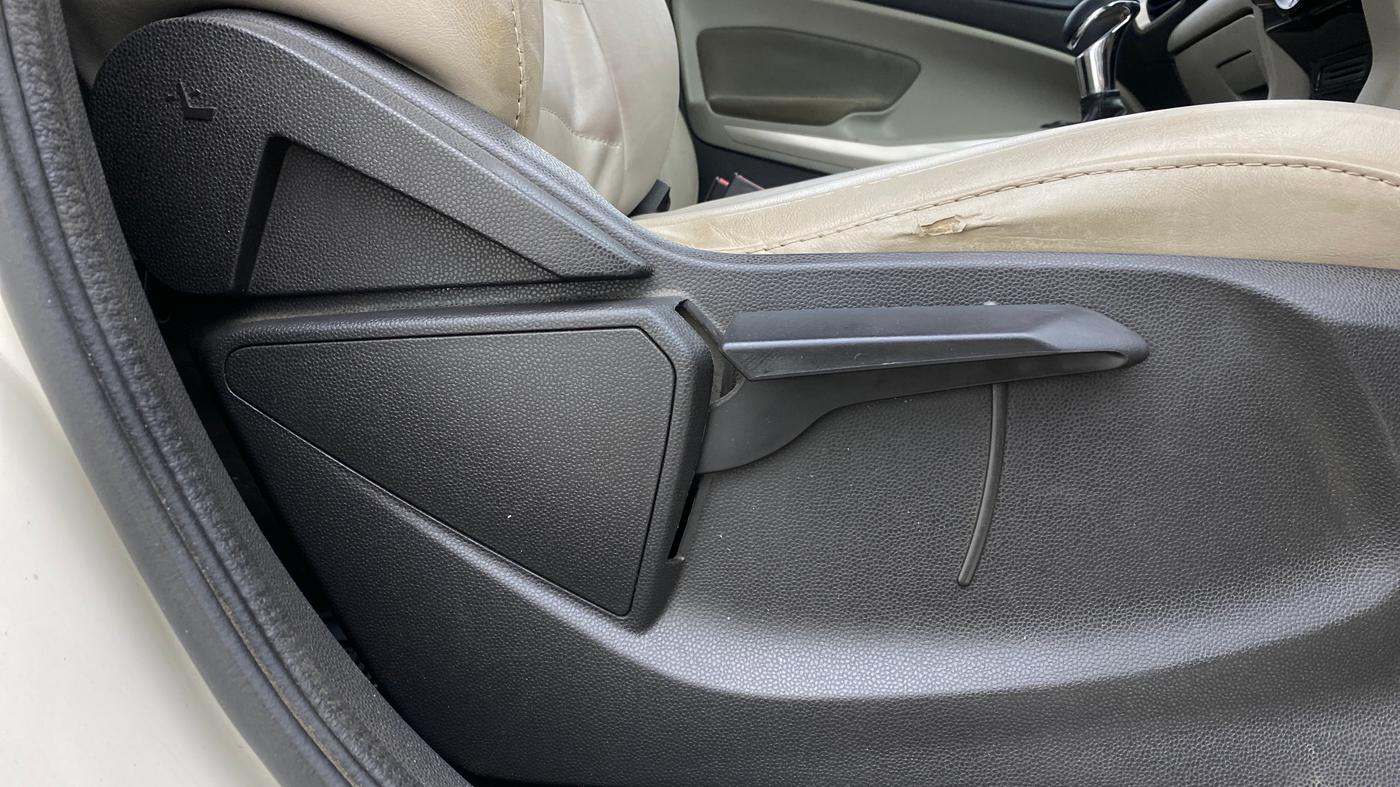 2014 Ford Ecosport TREND 1.5L DIESEL, Diesel, Manual, 1,24,004 km, Driver Side Adjustment Panel