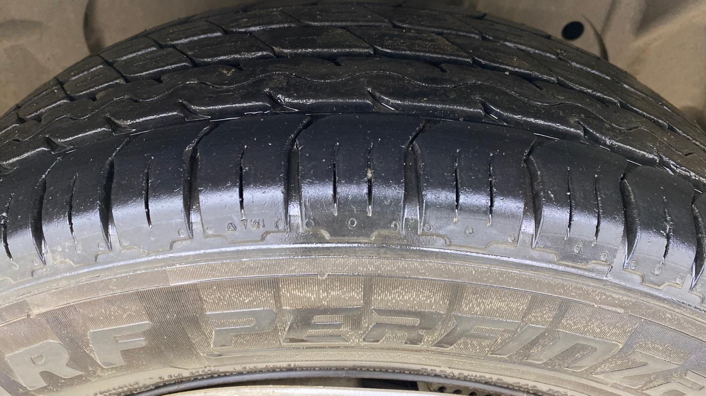 2014 Ford Ecosport TREND 1.5L DIESEL, Diesel, Manual, 1,24,004 km, Right Front Tyre Tread
