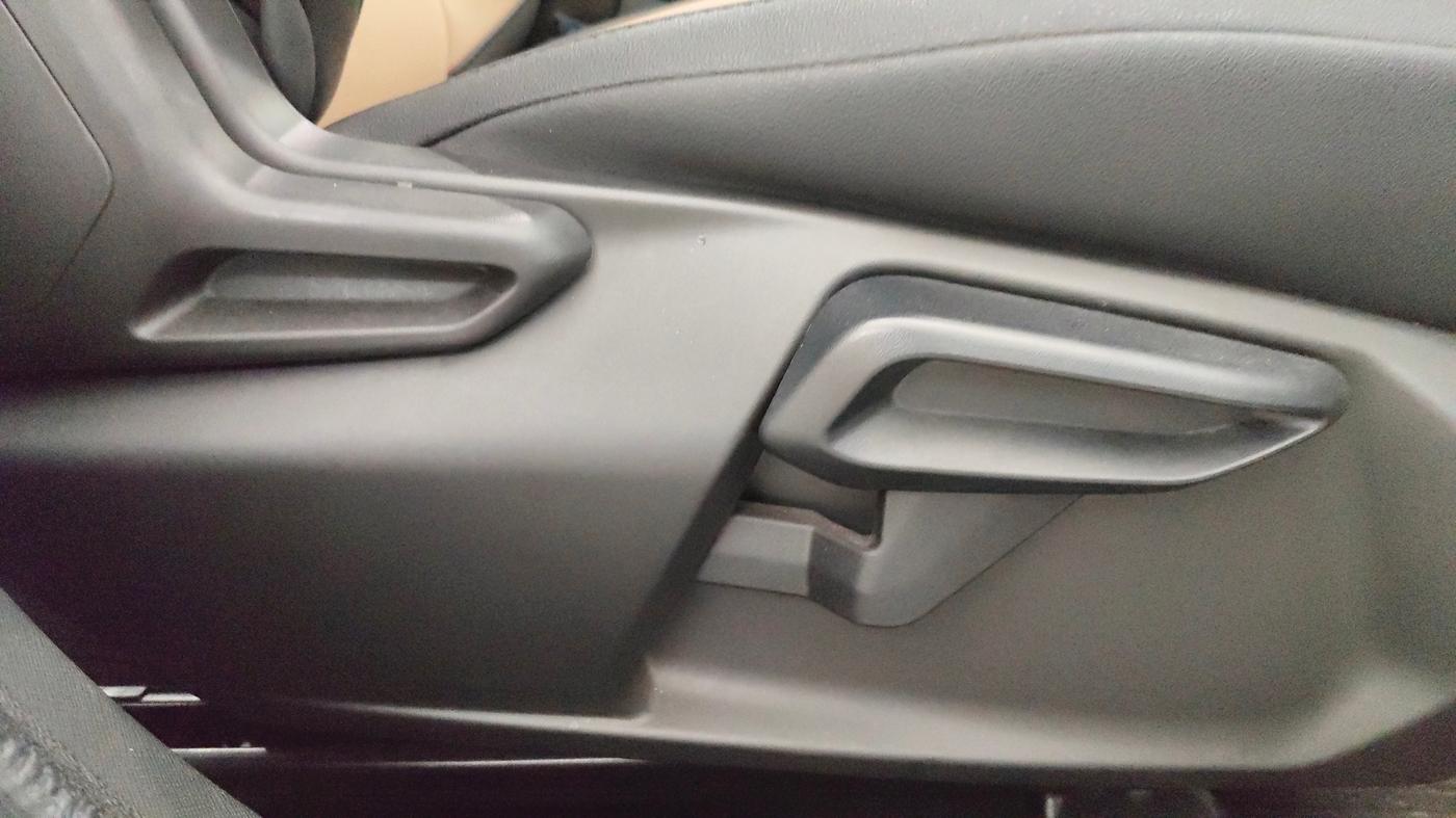 2022 Tata NEXON XZA PLUS (PREMIUM) KAZIRANGA DIESEL, Diesel, Automatic, 23,508 km, Driver Side Adjustment Panel