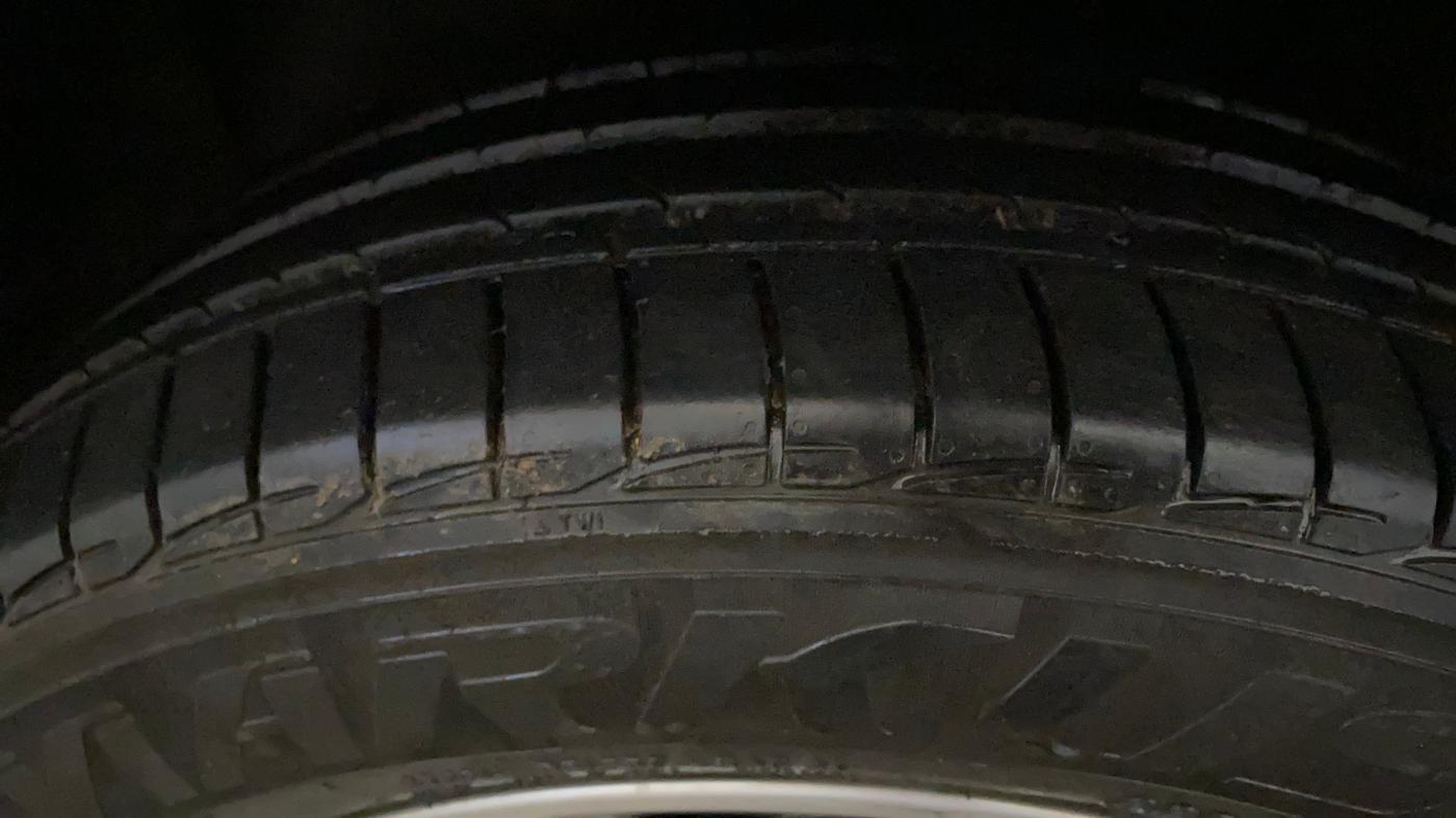 2017 Jeep Compass LIMITED (O) 1.4 PETROL AT, Petrol, Automatic, 62,094 km, Left Front Tyre Tread