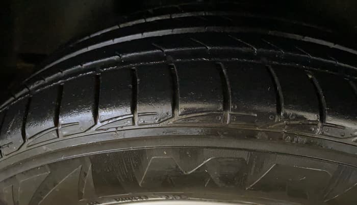 2017 Jeep Compass LIMITED (O) 1.4 PETROL AT, Petrol, Automatic, 62,071 km, Right Rear Tyre Tread