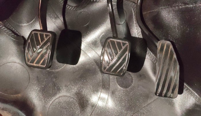 2014 Maruti Wagon R 1.0 VXI, Petrol, Manual, 68,259 km, Pedals