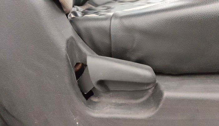 2014 Maruti Wagon R 1.0 VXI, Petrol, Manual, 68,259 km, Driver Side Adjustment Panel