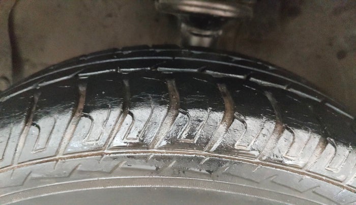 2014 Maruti Wagon R 1.0 VXI, Petrol, Manual, 68,259 km, Left Front Tyre Tread