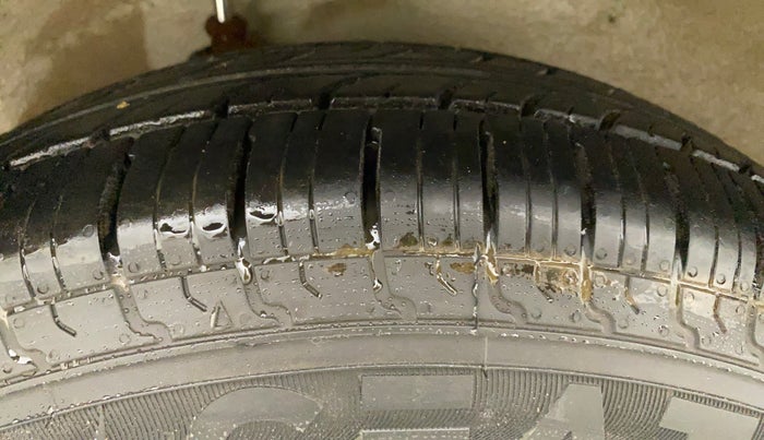 2012 Maruti Ritz VXI, Petrol, Manual, 53,625 km, Right Rear Tyre Tread