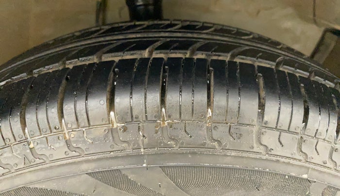 2012 Maruti Ritz VXI, Petrol, Manual, 53,625 km, Right Front Tyre Tread