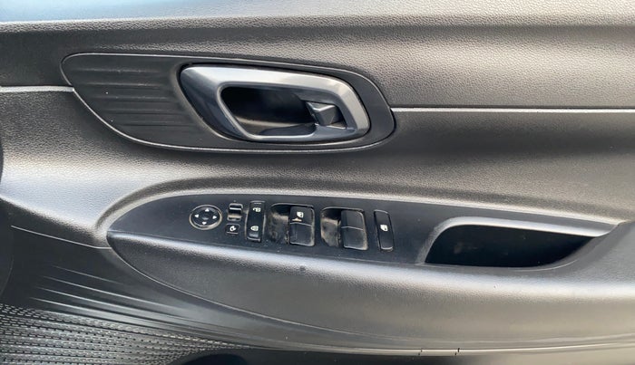 2023 Hyundai NEW I20 SPORTZ 1.2 MT, Petrol, Manual, 31,108 km, Driver Side Door Panels Control