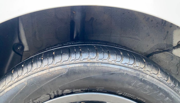 2023 Hyundai NEW I20 SPORTZ 1.2 MT, Petrol, Manual, 31,108 km, Right Rear Tyre Tread