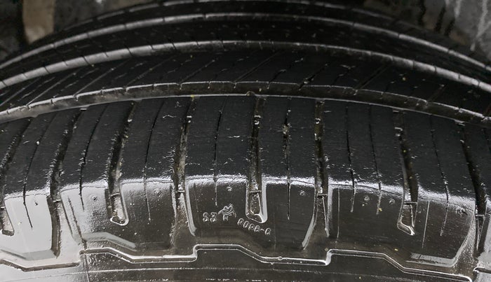 2014 Mahindra XUV500 W4, Diesel, Manual, 88,808 km, Right Rear Tyre Tread