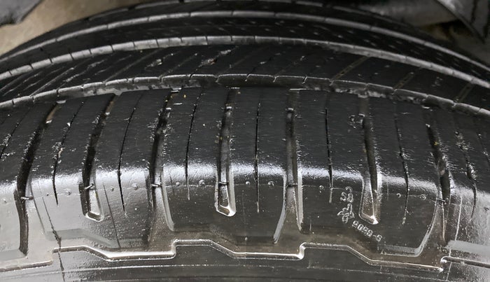 2014 Mahindra XUV500 W4, Diesel, Manual, 88,808 km, Left Rear Tyre Tread