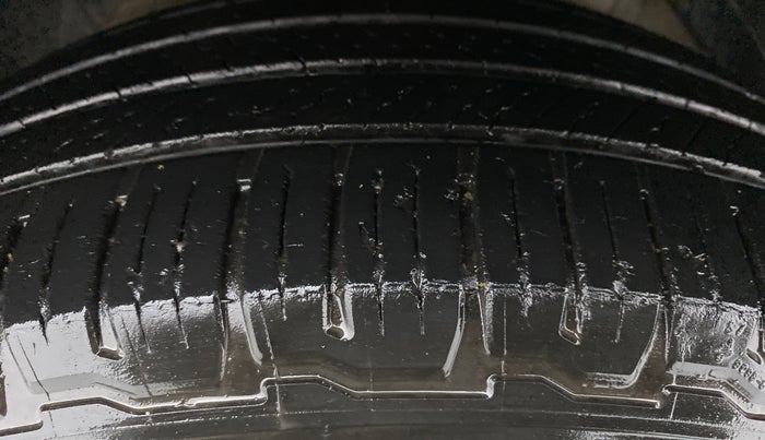 2014 Mahindra XUV500 W4, Diesel, Manual, 88,808 km, Right Front Tyre Tread